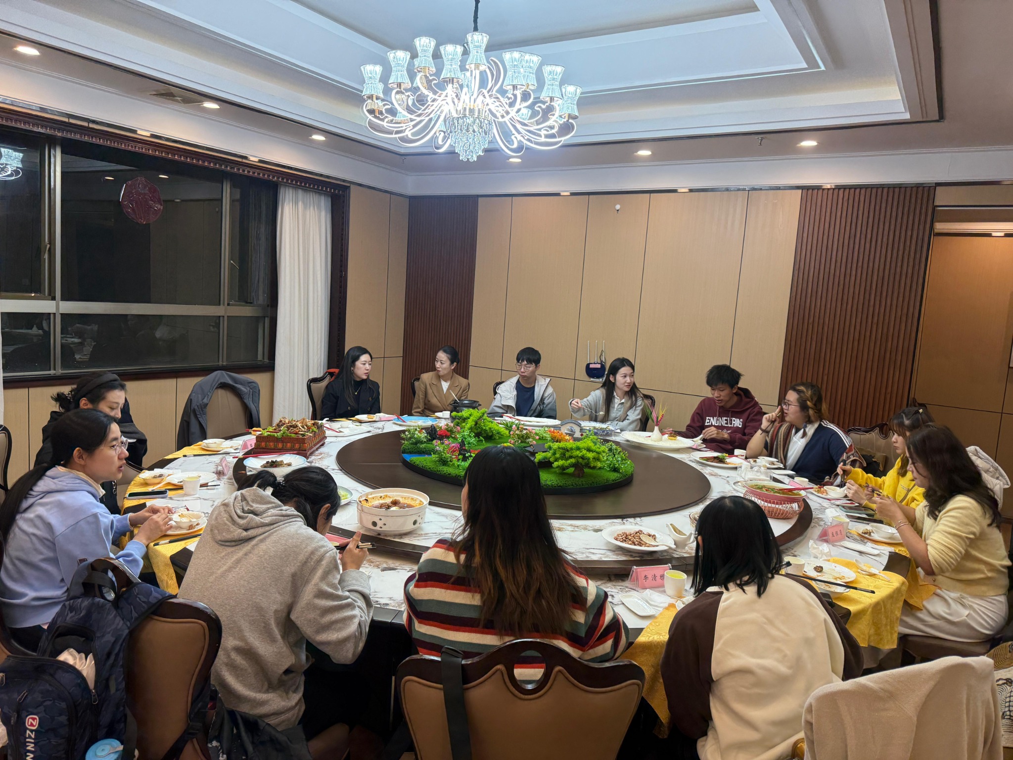 與西藏青年團體交流