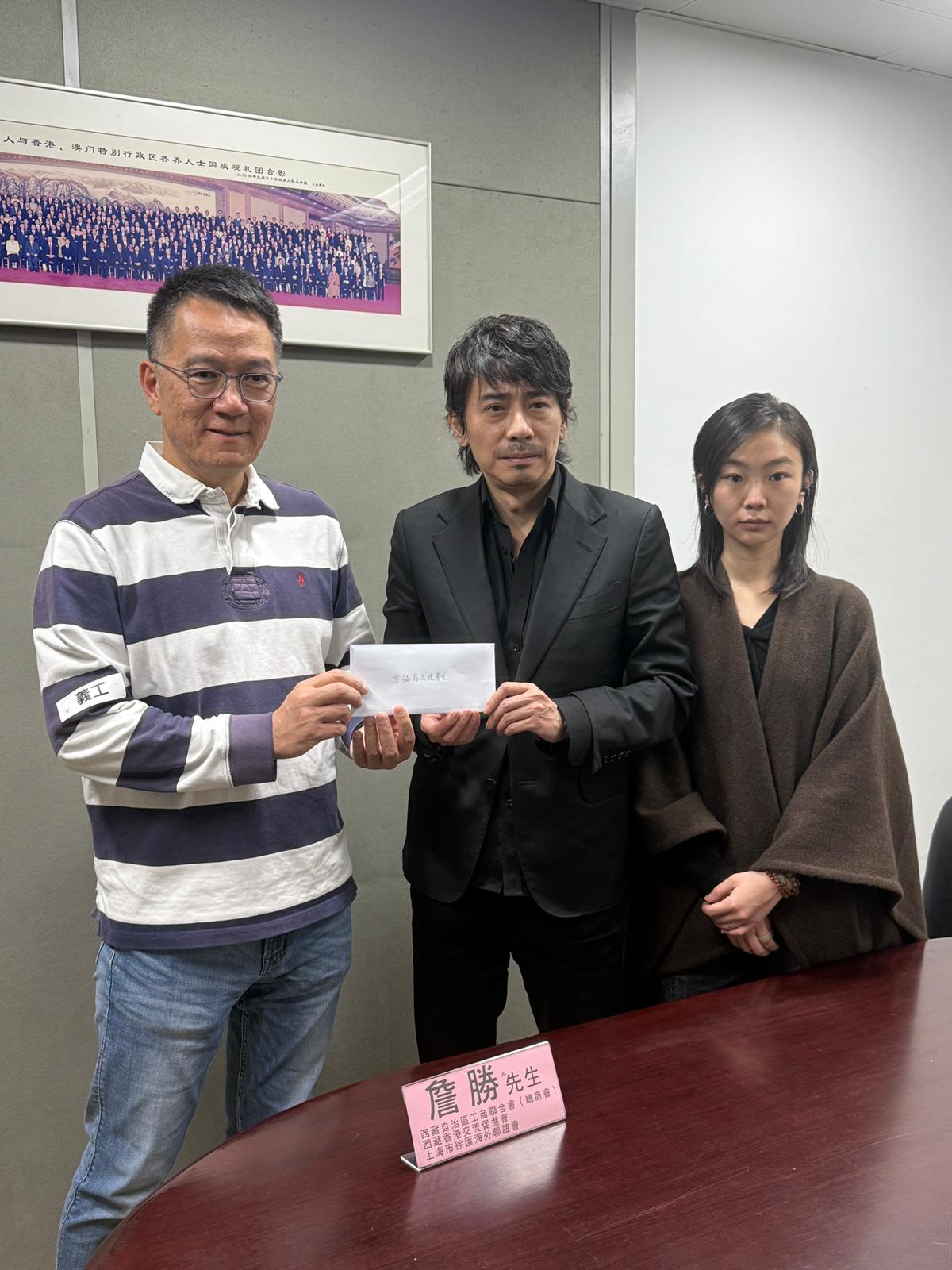 詹勝主席伉儷派發慰問金